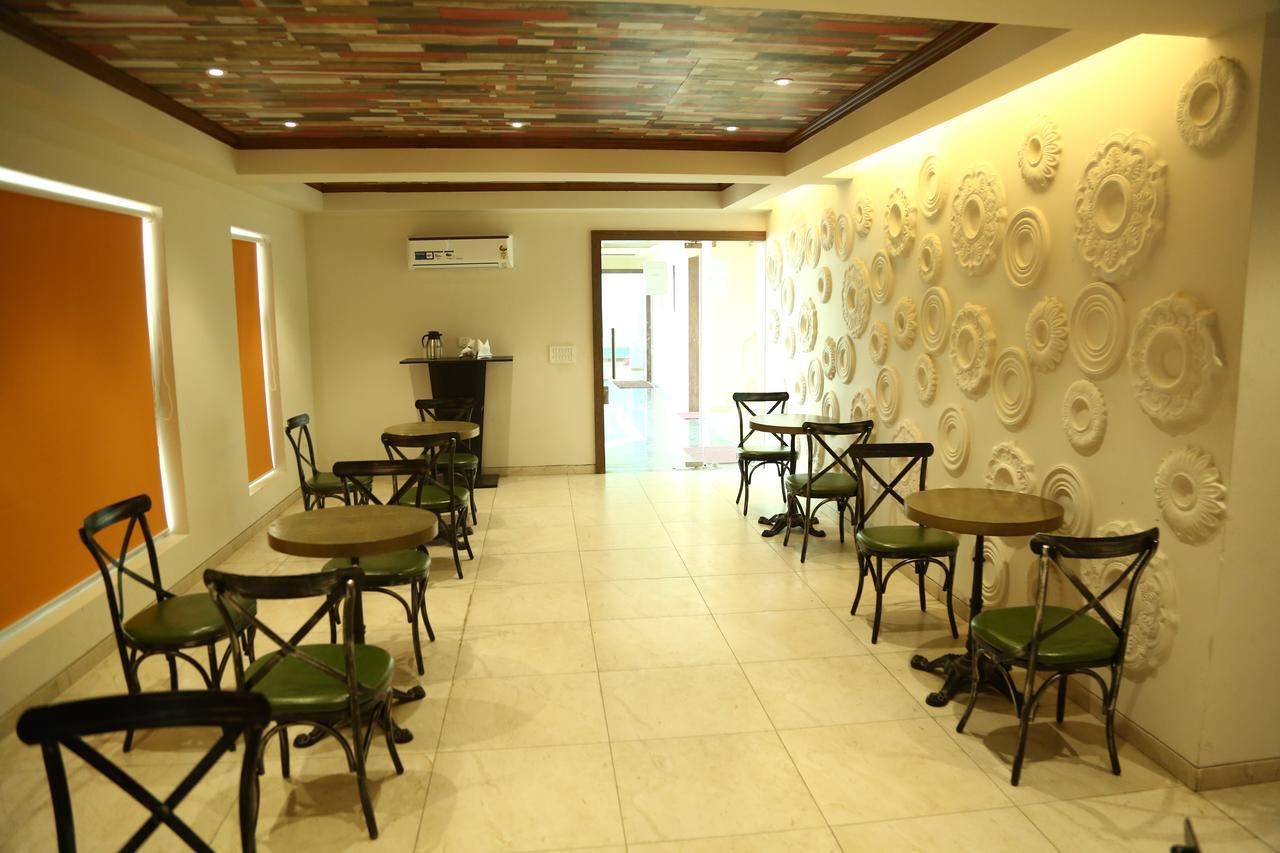 Home-Like Infinity Resort Vrindāvan Exterior photo
